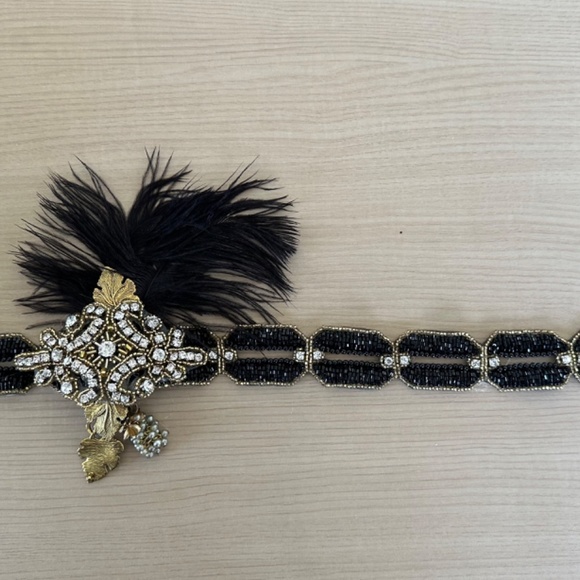 Gorgeous bead and feather flapper Gatsby 20s style Halloween costume head piece